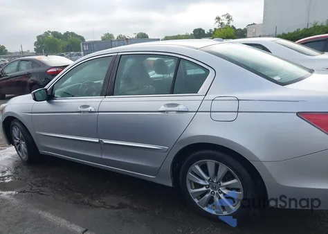 2011 Honda Accord 2.4 Ex-L z USA, uszkodzony, nr VIN 1HGCP2F89BA112201